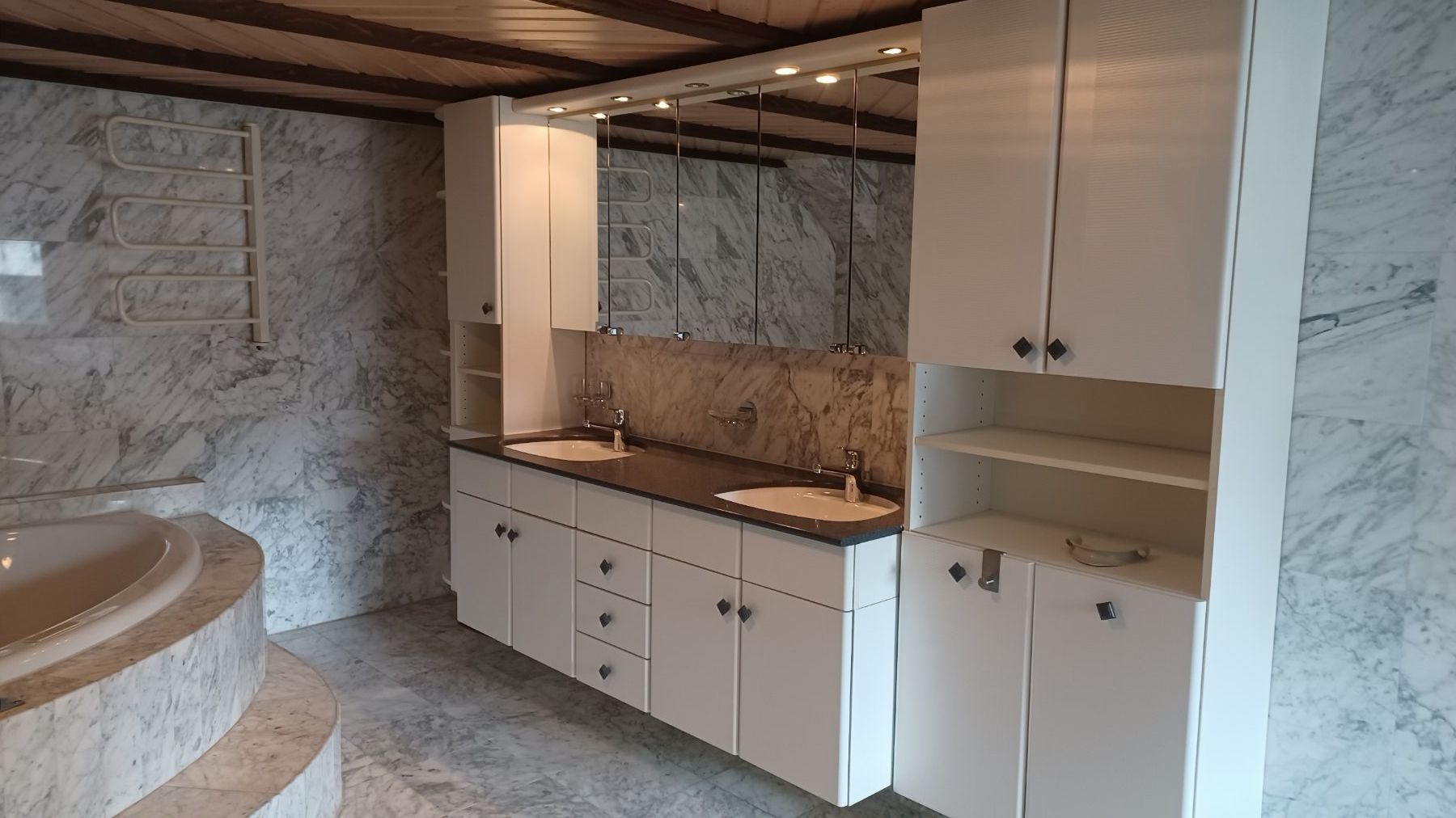 Vasche da bagno: Komplettes Bad Whirlpool Badewanne Eckbadewanne – Usato da Immensee venduto da bubi19 1