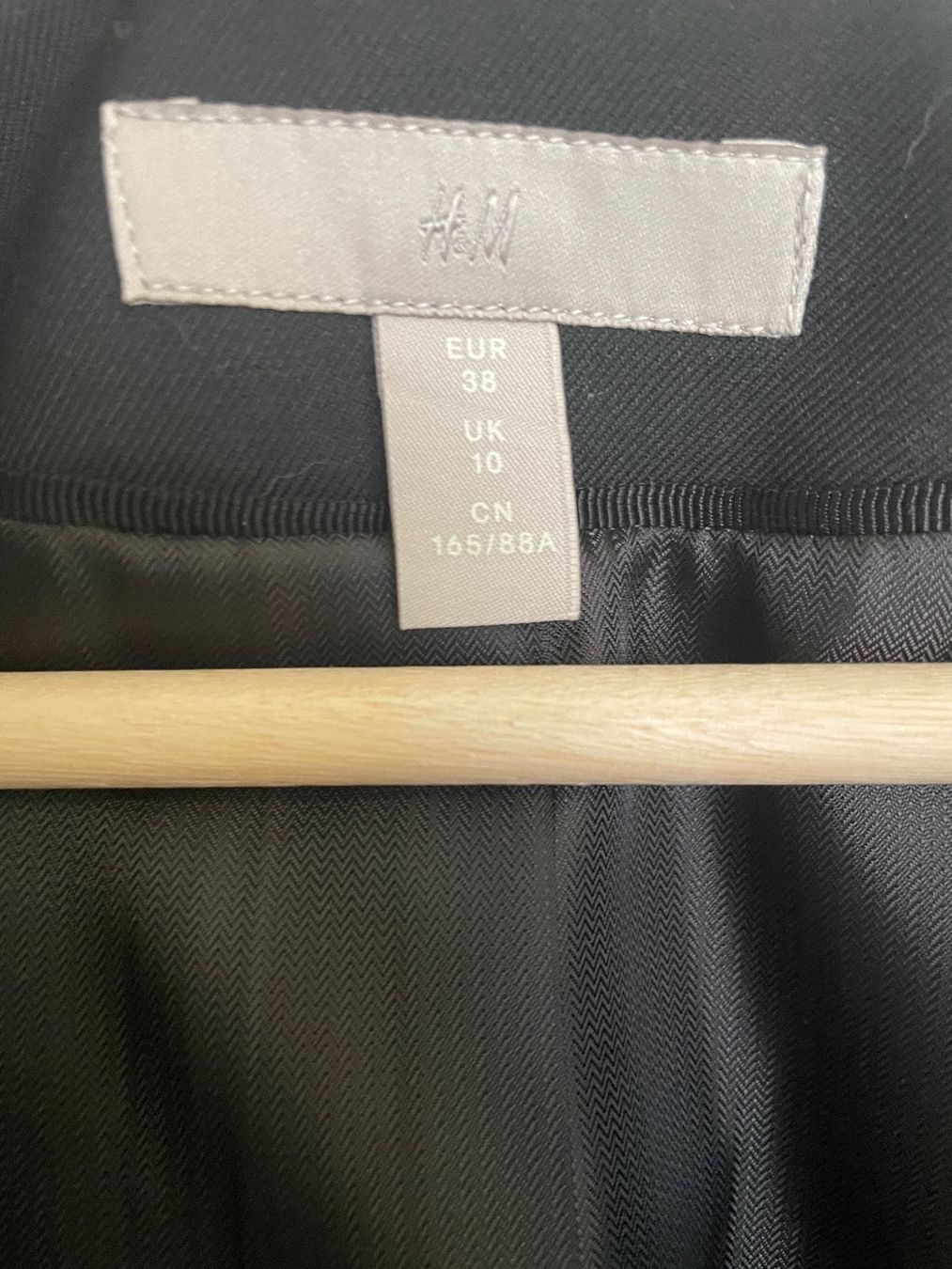 H&M Giacche: Blazer schwarz H&M Grösse 38 – Usato da ZUFIKON venduto da SULMI01 1