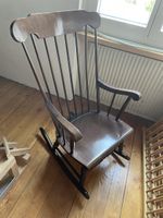 Schaukelstuhl aus Holz zu verkaufen