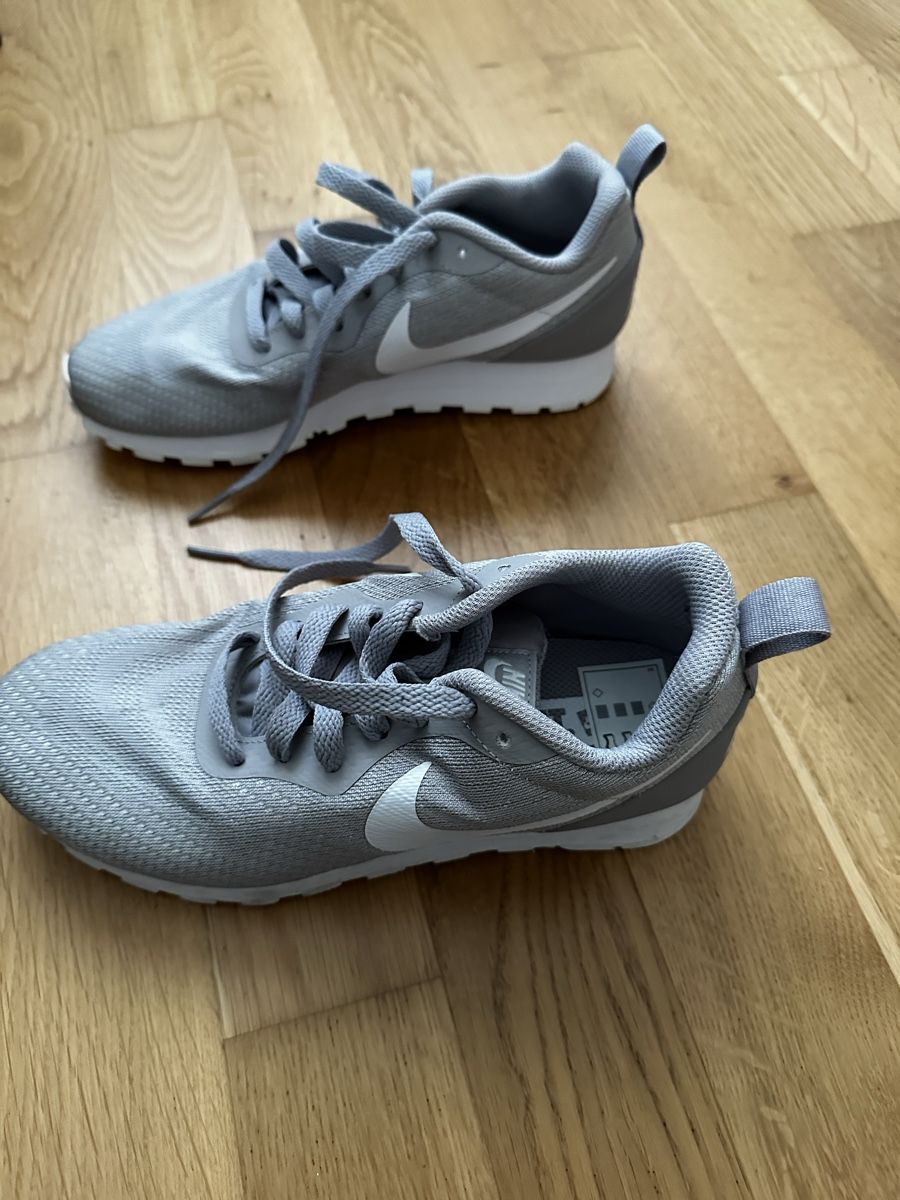 Nike Scarpe da donna: Nike MD Runner 2, Gr. 37.5, Grau, neu – Nuovo (secondo la descrizione) da Wil SG venduto da millass 5