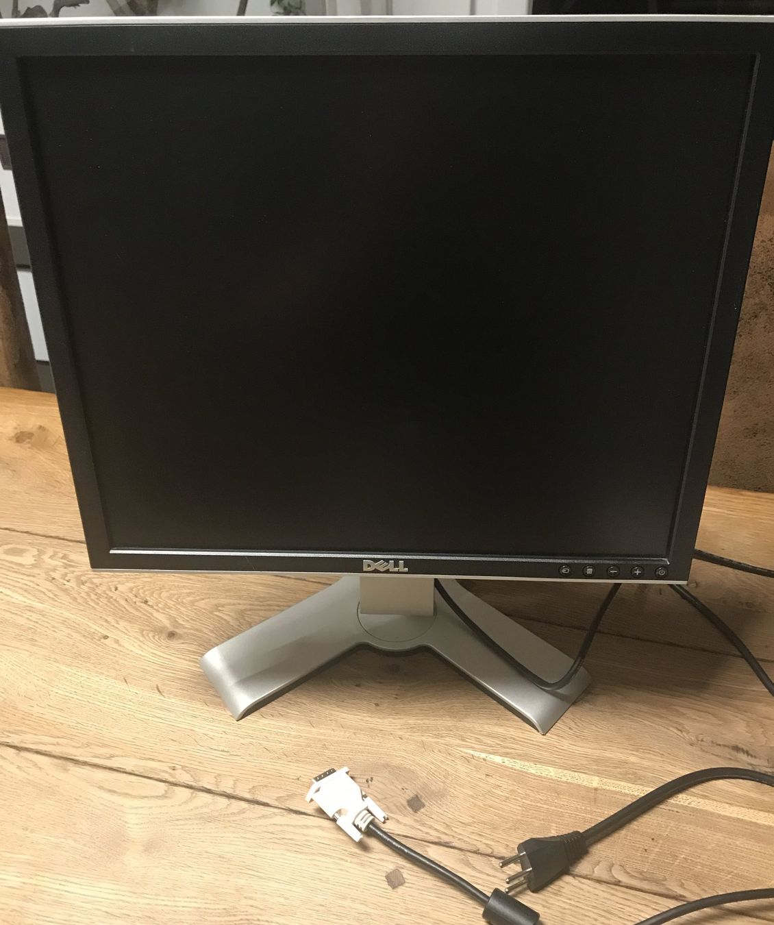 Dell Monitore: Computerbildschirm DELL 19 Zoll – Gebraucht aus Guntershausen von Gloominati