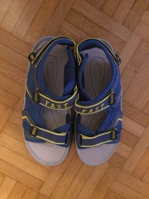Scarpe per ragazzi: Neuwertige Sandalen Grösse 34 – Usato da Emmen venduto da Aribini 2
