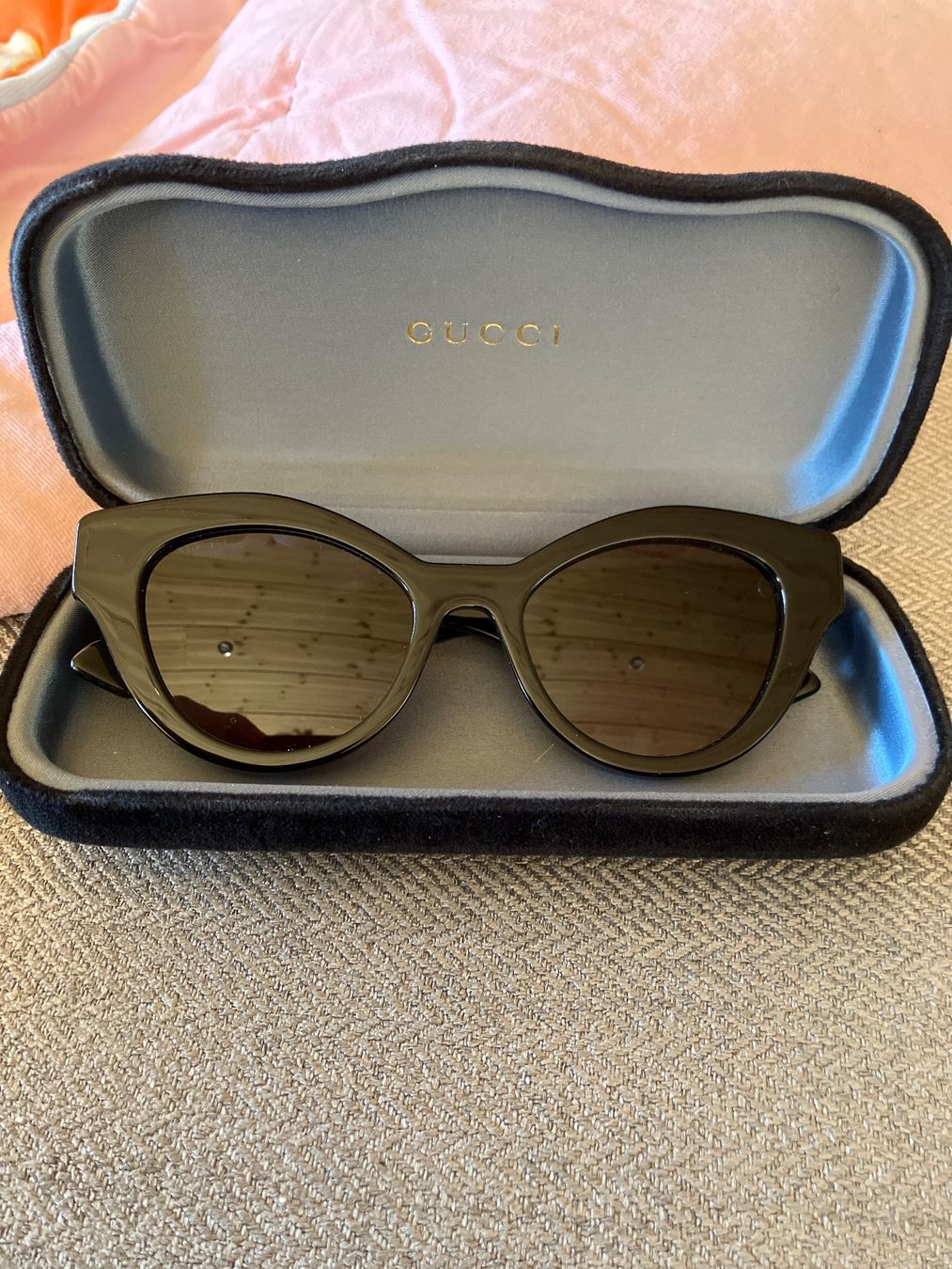 Gucci Brillen & Gläser: Vends lunettes Gucci en super etat – Gebraucht aus Haute-Nendaz von PINKBERRY