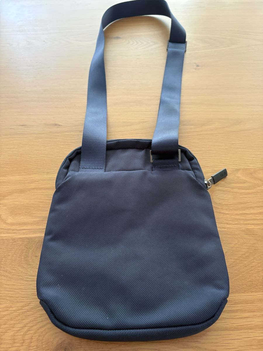 Altro in  Abbigliamento & Accessori: Borsa NAVA unisex blu tracolla usata – Usato da S. Antonino venduto da LIKA91 2
