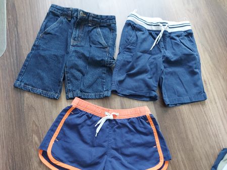 Kurze Hosen / Shorts Grösse 128