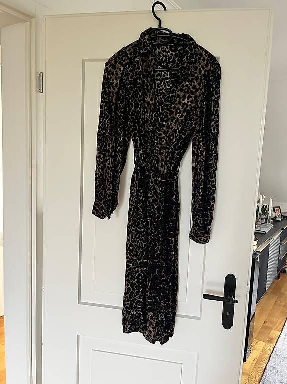 Kleider: ONLY Kleid – Gebraucht aus Zürich von apple-pie12