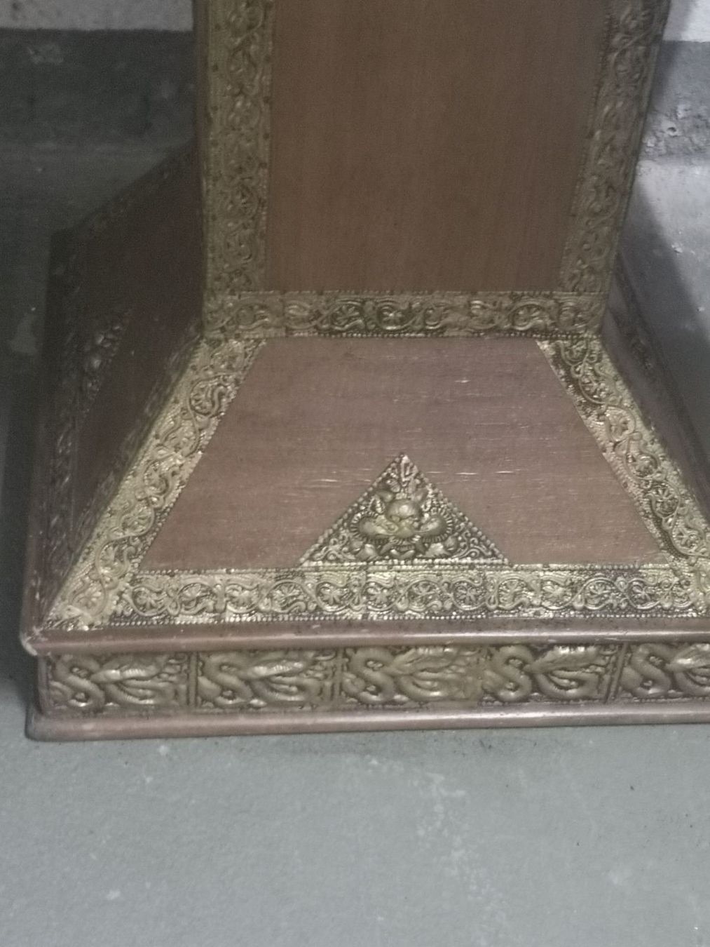 Tavoli: Indischer Tisch mit Glasplatte – Usato da Bern venduto da Yunkom 8