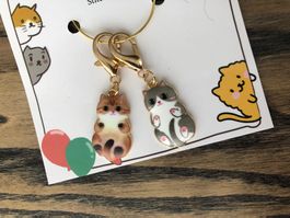 2 herzige Katzen Anhänger Maschenmarkierer