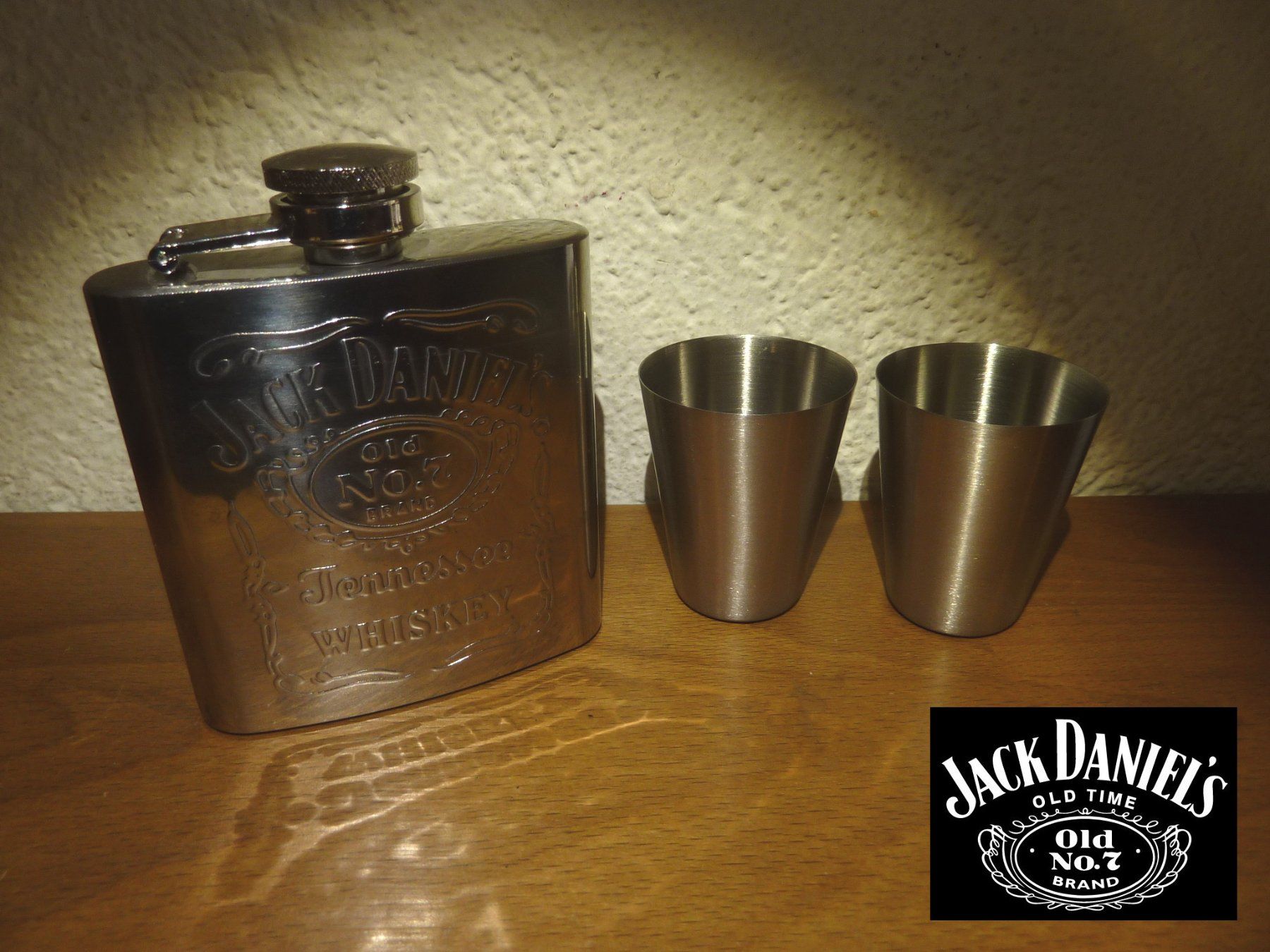Sonstiges: Flachmann Edelstahl JACK DANIEL`S Old No.7 3oz u. 2Becher – Gebraucht aus Hochfelden von swissice
