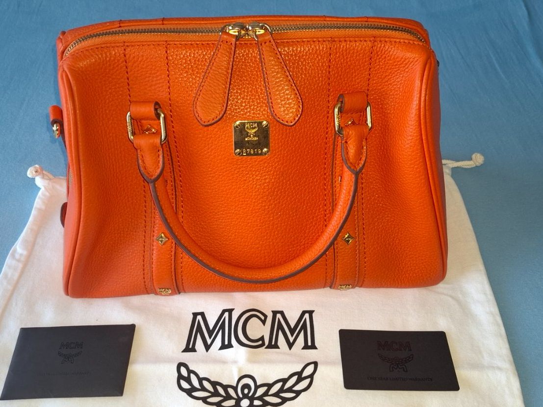 Mcm Sacs femmes: MCM mittelgrosse Tasche mit Schulterriemen – Neuf (Voir description) à Weggis par Jhmathis 1