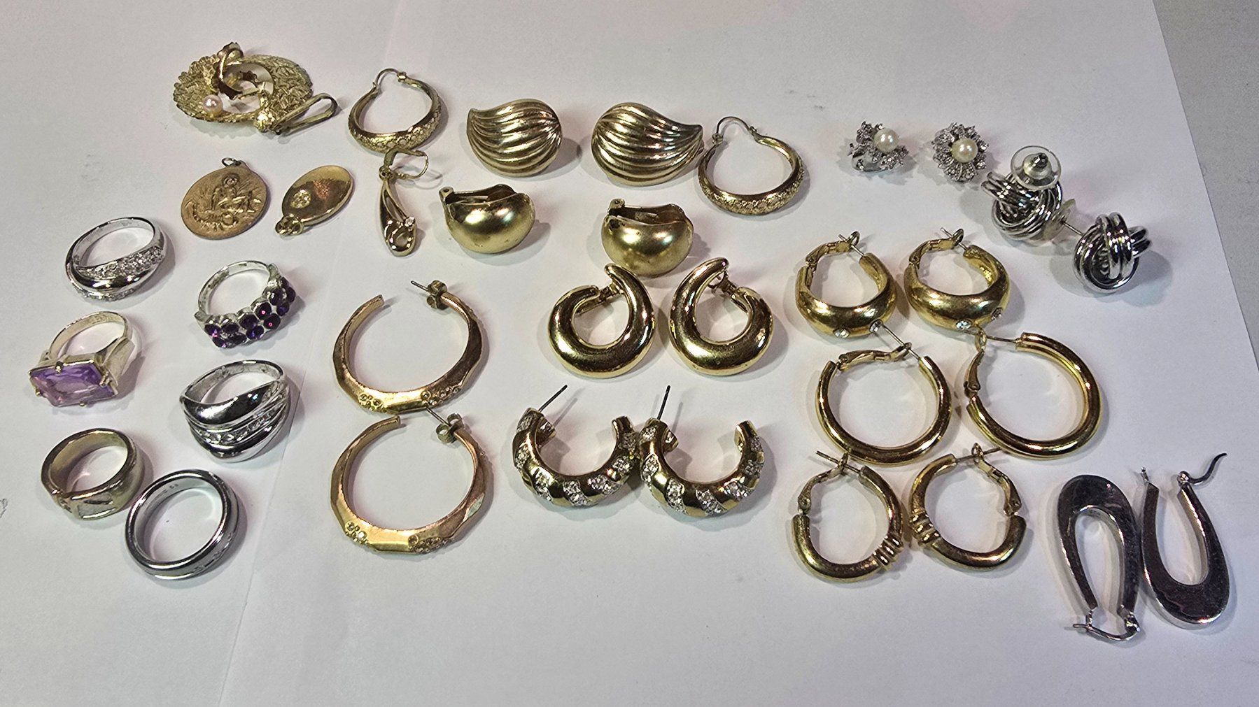 Autres bijoux: Kleine Schmuckbox mit Modeschmuck – D'occasion à Ennetbürgen par 50shafali53 1