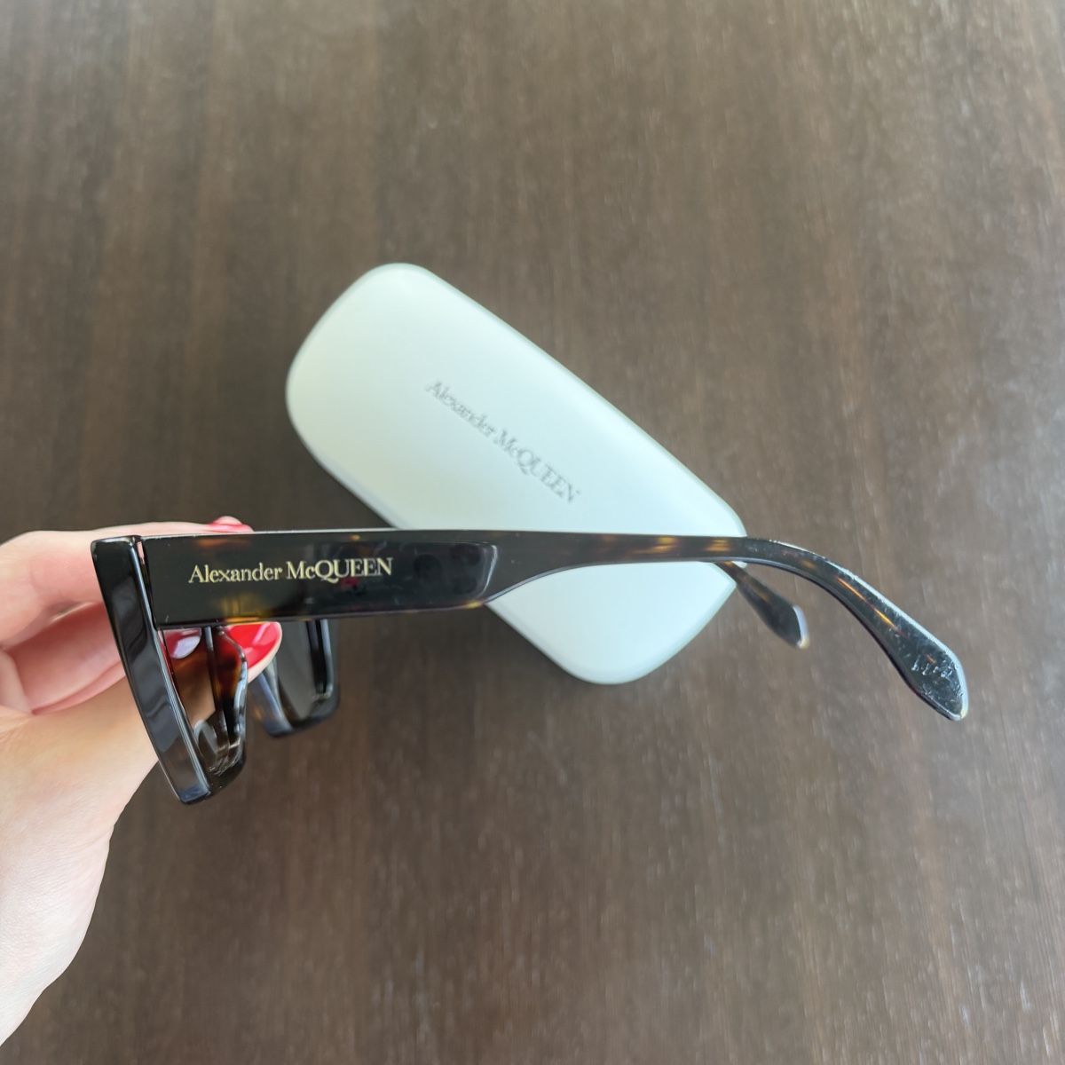 Alexander Mcqueen Brillen & Gläser: Alexander McQueen Sonnenbrille – Gebraucht aus Uetikon am see von seller.2020 3