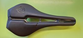 Velosattel PRO Turnix Team AF mit Öffnung 142 mm