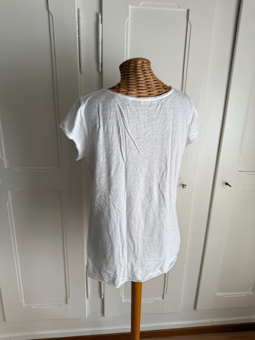 T-shirt: SA'SA - T-Shirt weiss mit Sneaker-Print M – Usato da Zürich venduto da Diazaio 2