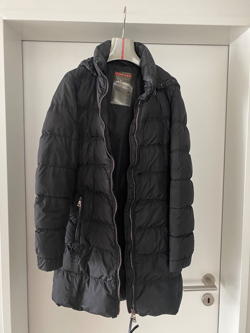 Prada Mäntel: Prada Daunenmantel, Parka schwarz , Damen – Defekt aus Schönenberg ZH von nielfa