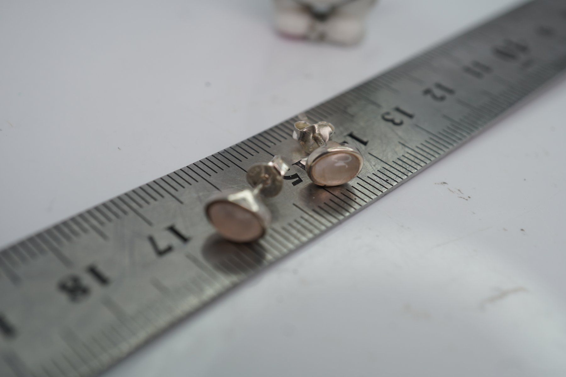 Orecchini pendenti & Orecchini a lobo: Mondstein    Ohrstecker  6mmx 4mm Silber Top Farbe – Nuovo e nell'imballaggio originale da Eschenbach SG venduto da topstone 4