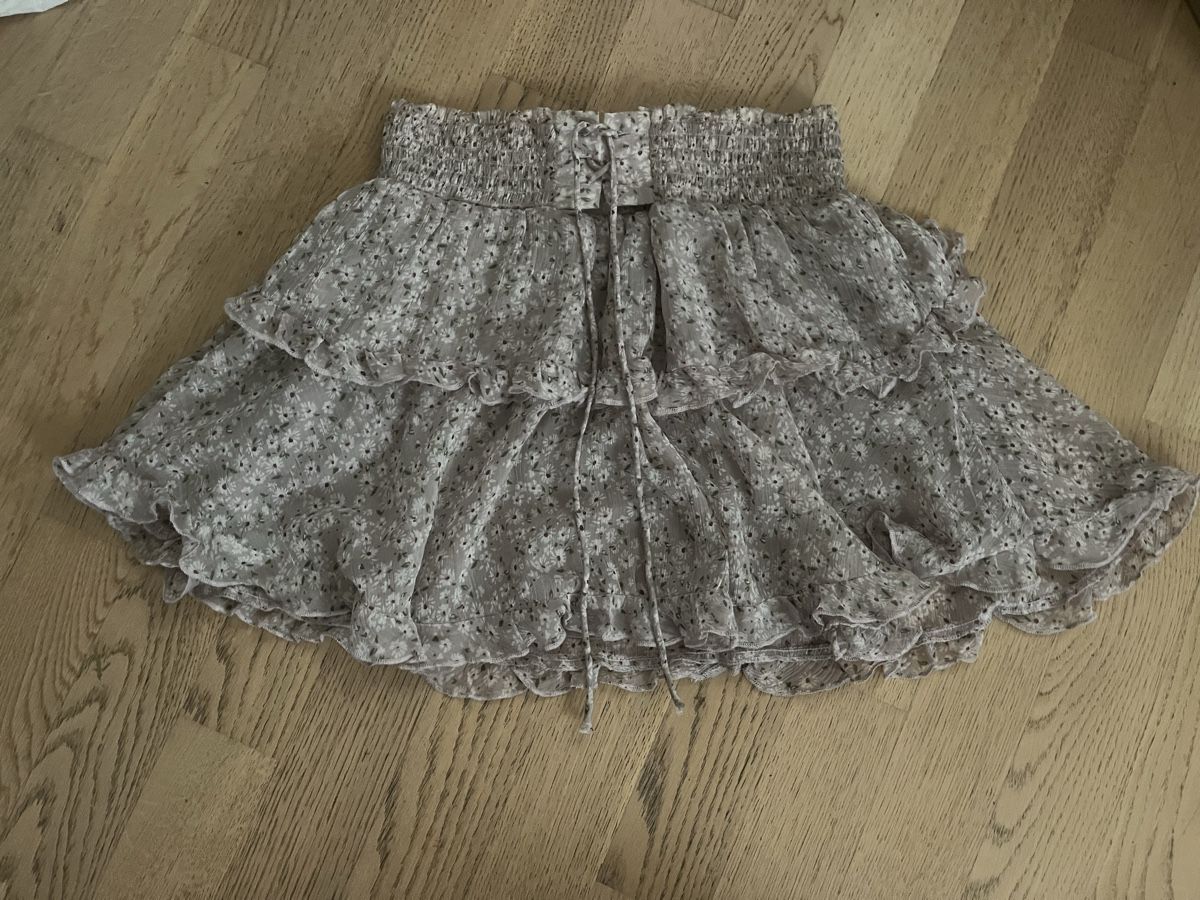 Gonne: Cute Ruffle Mini Skirt - Floral Pattern – Usato da Zürich venduto da ros_n8lm