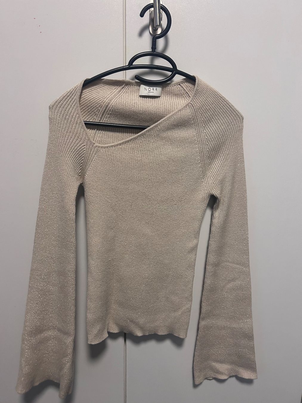 Tops: Pullover / Top NORR Grösse 36 beige glitzernd neuwertig – Gebraucht aus Pfäffikon ZH von annaeis 1