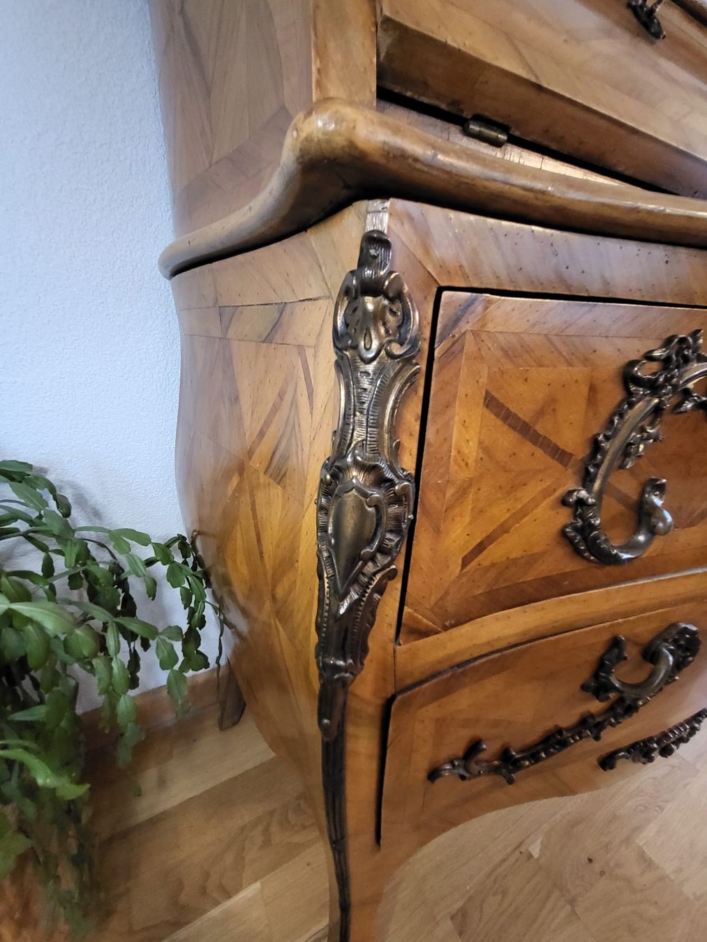 Cassettiere: Sekretär Kommode Nussbaum – Usato da St Gallen venduto da keller020 2