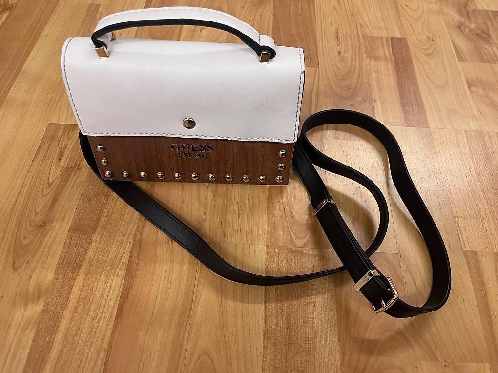 Guess Borse da donna: Guess Handtasche Holz Nieten – Usato da Hohenrain venduto da Manuelch01 3