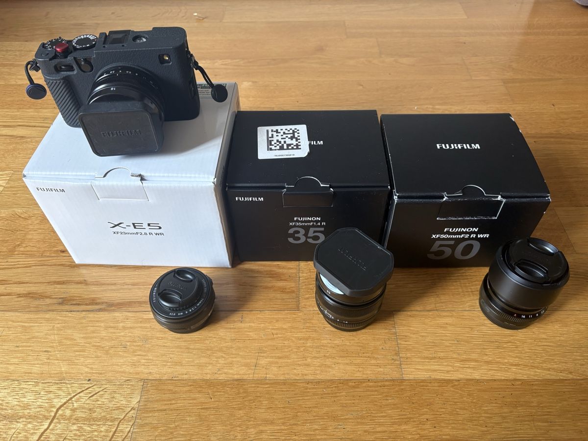 Fujifilm Kamera: Fujifilm X-E5 camera body with 4 lenses – Neu (gemäss Beschreibung) aus Zürich von and_vp7g