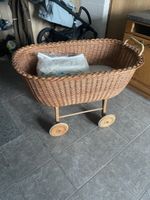 Korb Kinderwagen Weide mit Räder guter Zustand