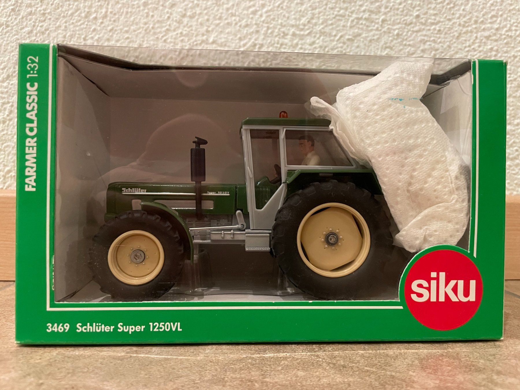 Trattori: SIKU Schlüter Super 1050V – Nuovo e nell'imballaggio originale da Kreuzlingen venduto da Stefan1150 4