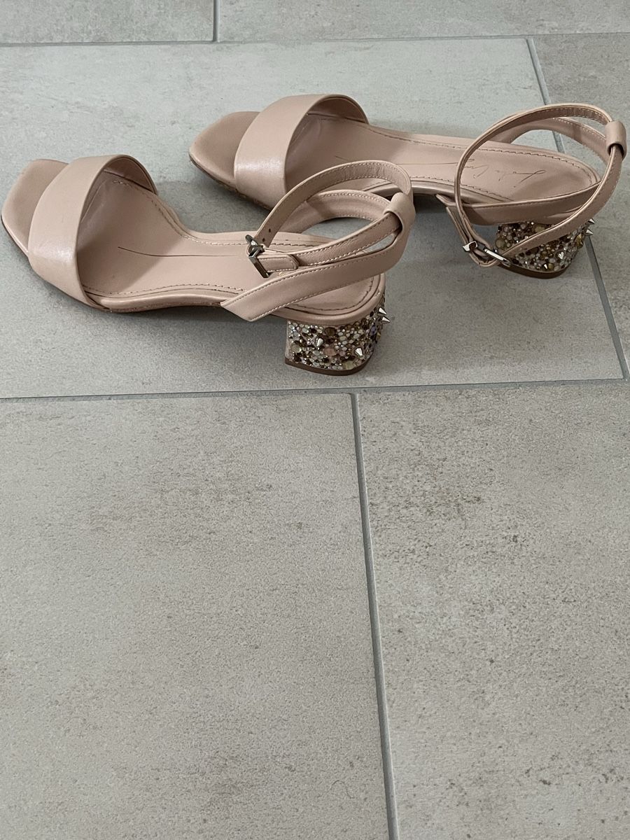 Scarpe da donna: Leder Sandalen – Usato da Nänikon venduto da aoe_22fy