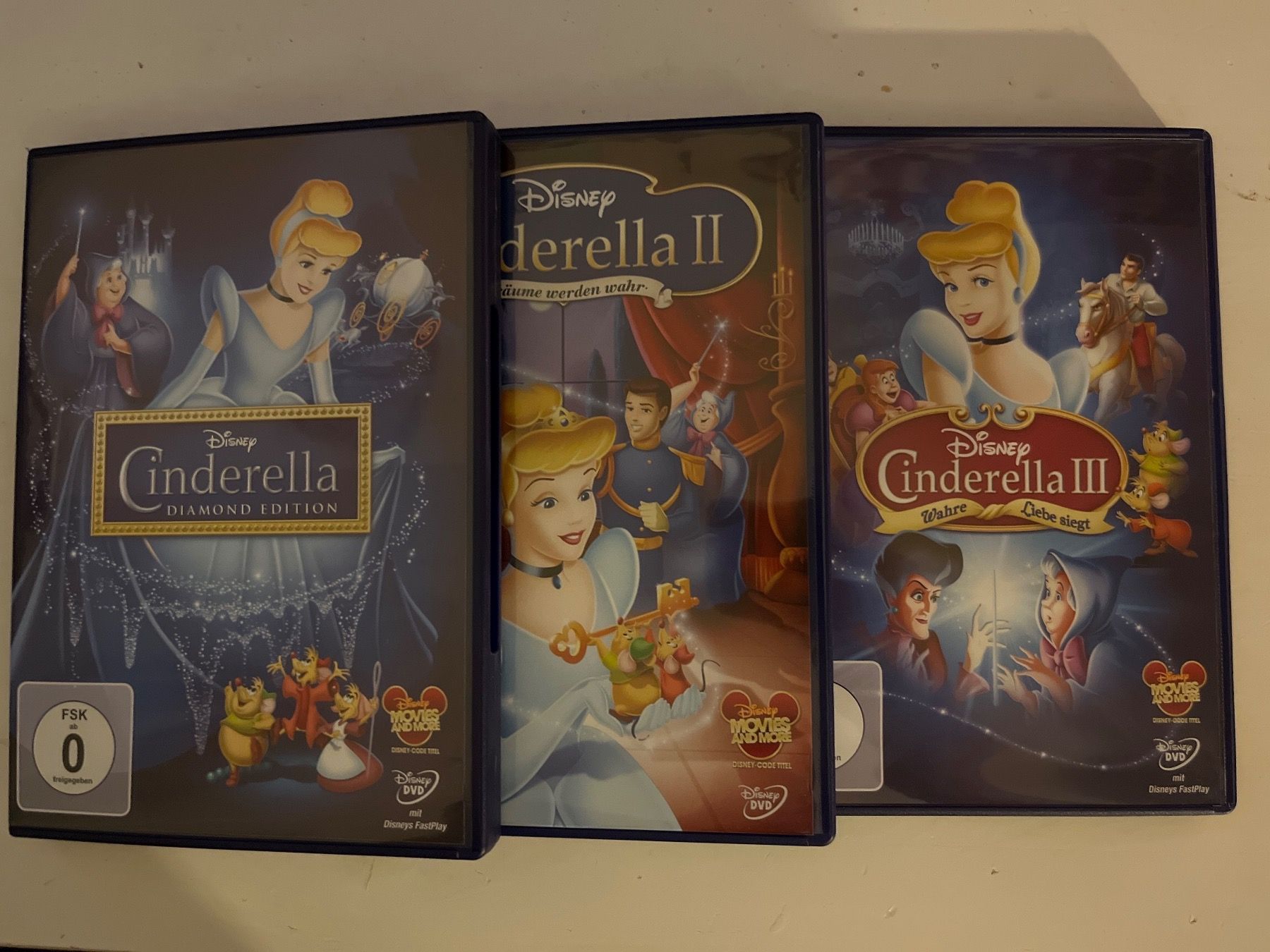 Tutti i DVDs: Disney DVD : Cinderella 1-3 – Nuovo (secondo la descrizione) da Sierre venduto da black.box