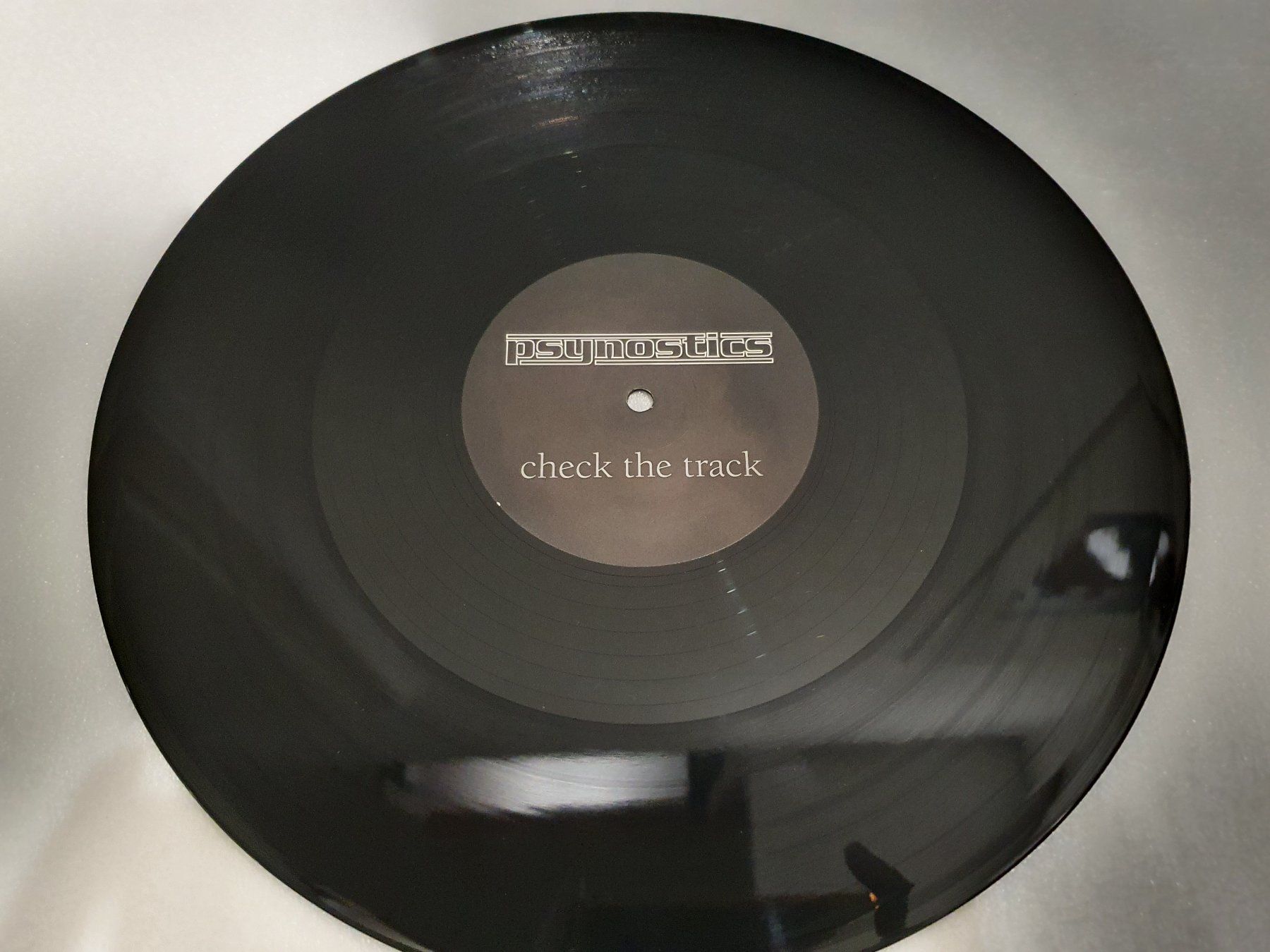 Dischi in vinile: Psynostics – Check The Track (Techno, Electro) – Usato da Uster venduto da Vinyl-Leidenschaft 2