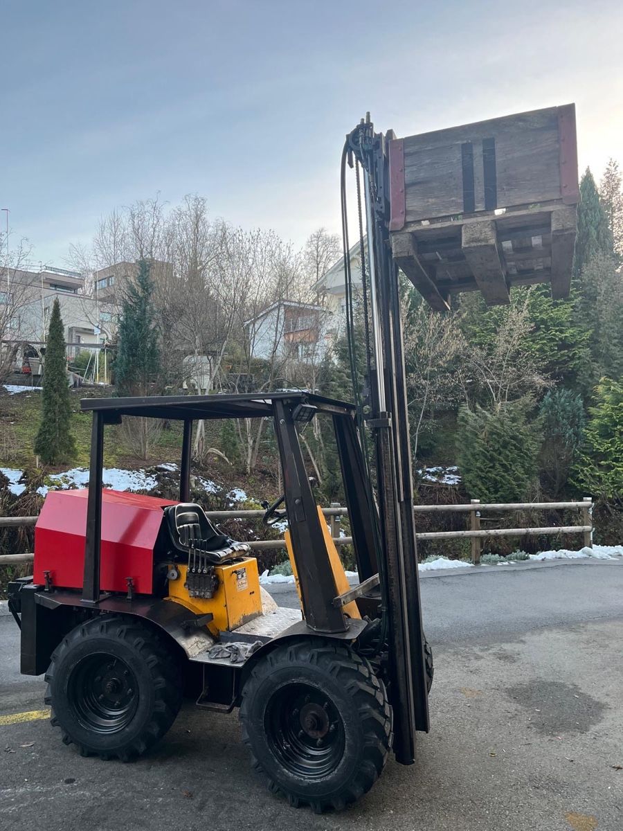 Carrelli elevatori e a forche: Geländestapler/Gabelstapler mit Schneespflug & Kippschaufe – Usato da Meggen venduto da Aur_r5rp 5