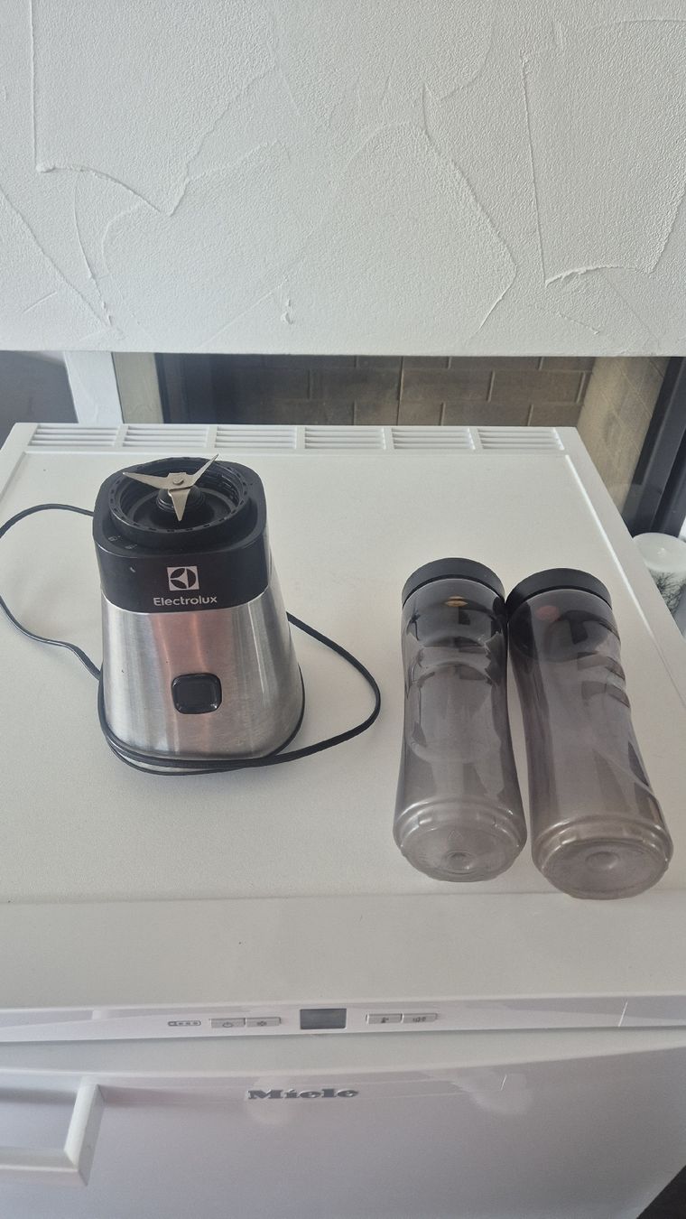 Electrolux Elettrodomestici da cucina: Electrolux Blender with 2 Cups Good Condition – Usato da Wallisellen venduto da Camcha