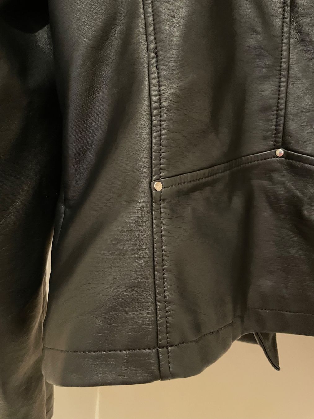 Only Jacken: ONLY Kunstlederjacke schwarz, Grösse 40 – Gebraucht aus Bülach von bjoernbenny 5