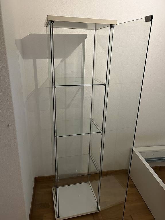 Ikea Vitrines: IKEA DETOLF Glasvitrine in Weiss – D'occasion à Bachs par jok_8p6r 1