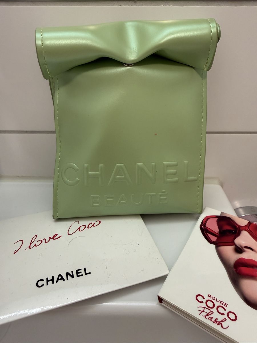 Chanel Kosmetikkoffer: Chanel Beauty bag green – Gebraucht aus Schleitheim von ptksz 1