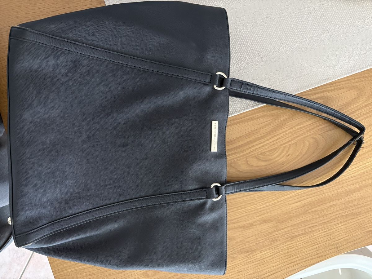 Tommy Hilfiger Borse da donna: Borsa Tommy Hilfiger nera, spaziosa ed elegante – Usato da S. Antonino venduto da LIKA91 1