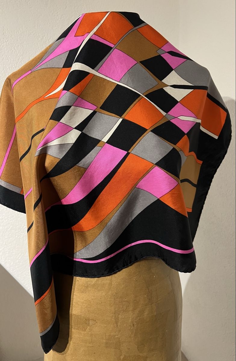 Dior Foulards & écharpes: Foulard Christian Dior – D'occasion à St-Pierre-Clages par ste_xk6p 3