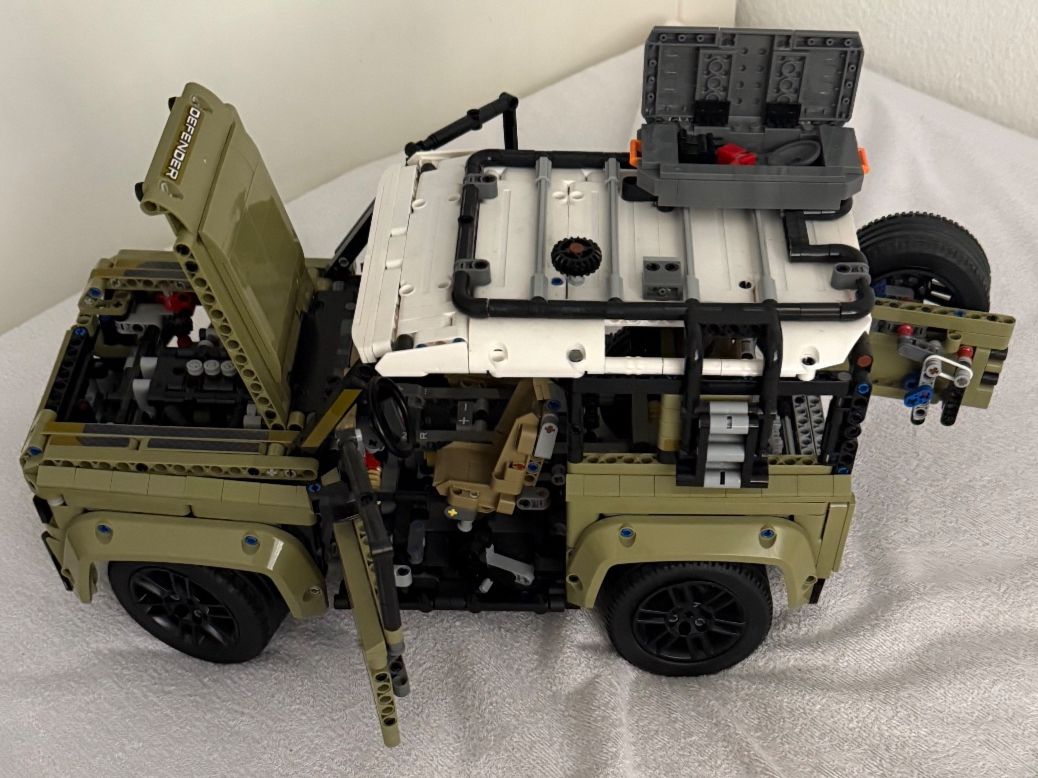 Technics Jeux de construction: LEGO Technic Land Rover Defender  assemblage complet – Neuf (Voir description) à Allschwil par Uhrmach4057 3