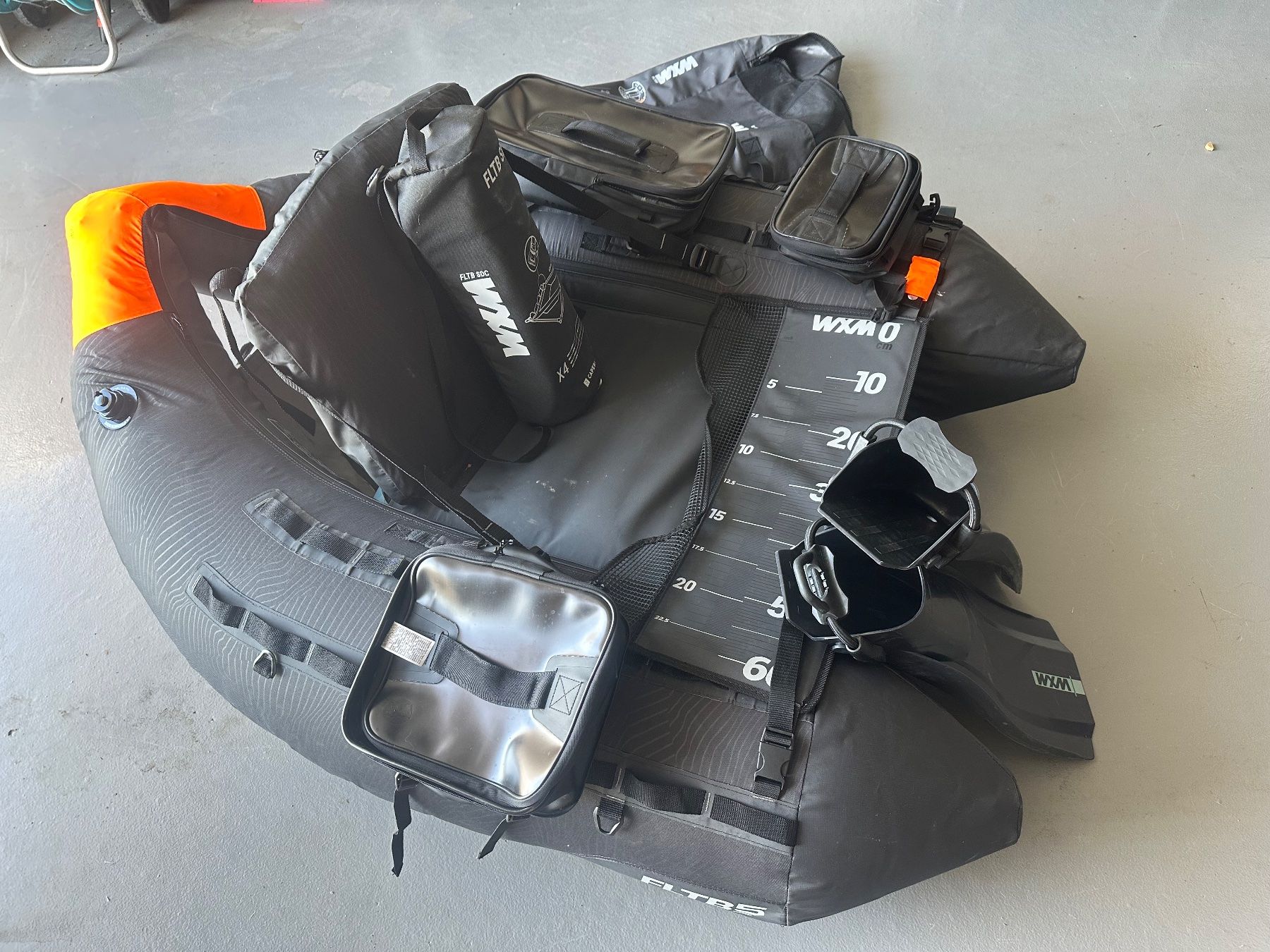 Decathlon Barche: Float tube pour la pêche – Usato da Gampelen venduto da Gflocon