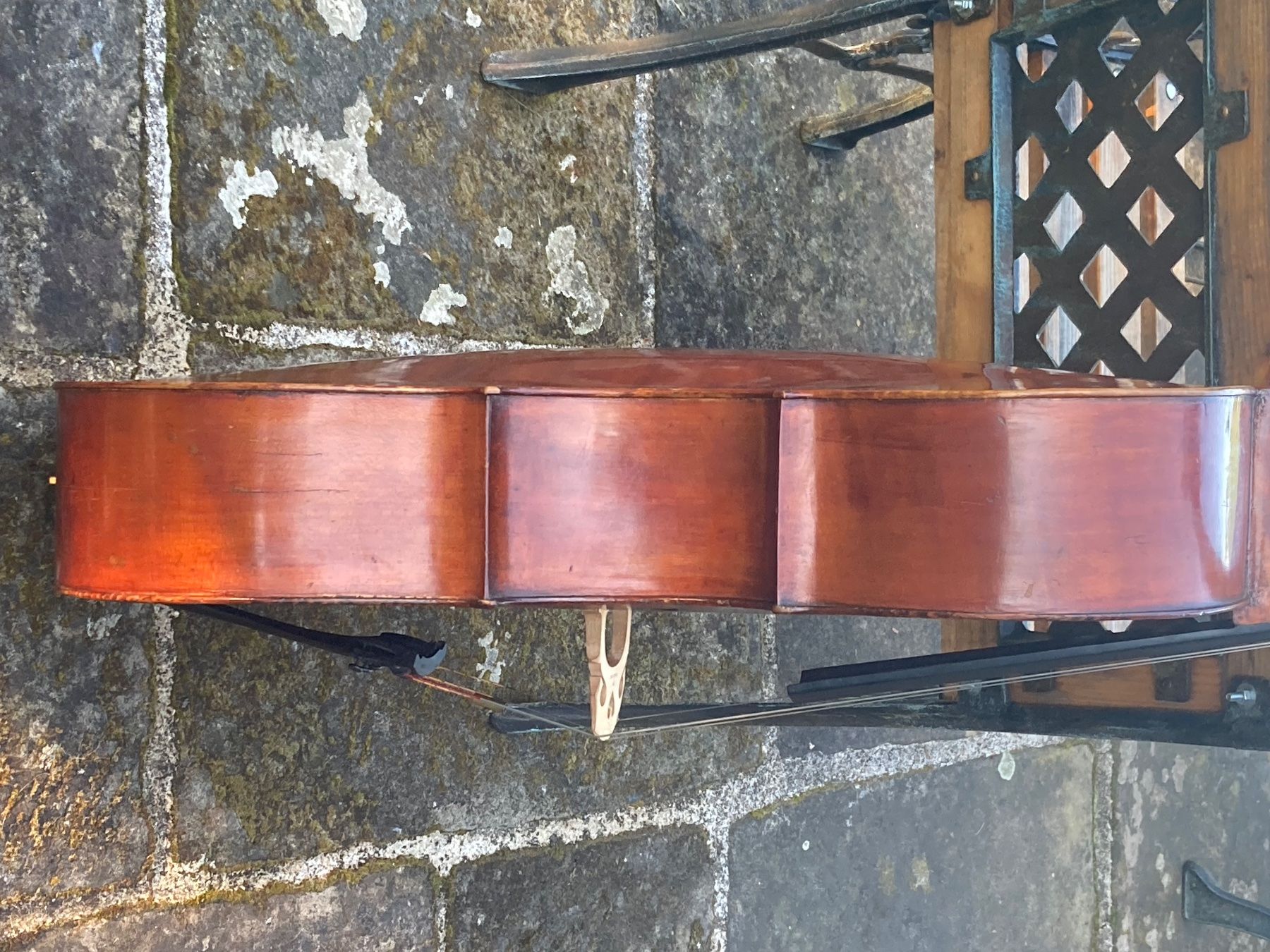 Musikinstrumente: Französisches Meistercello , ca.1880 – Gebraucht aus Basel von Albanus 3
