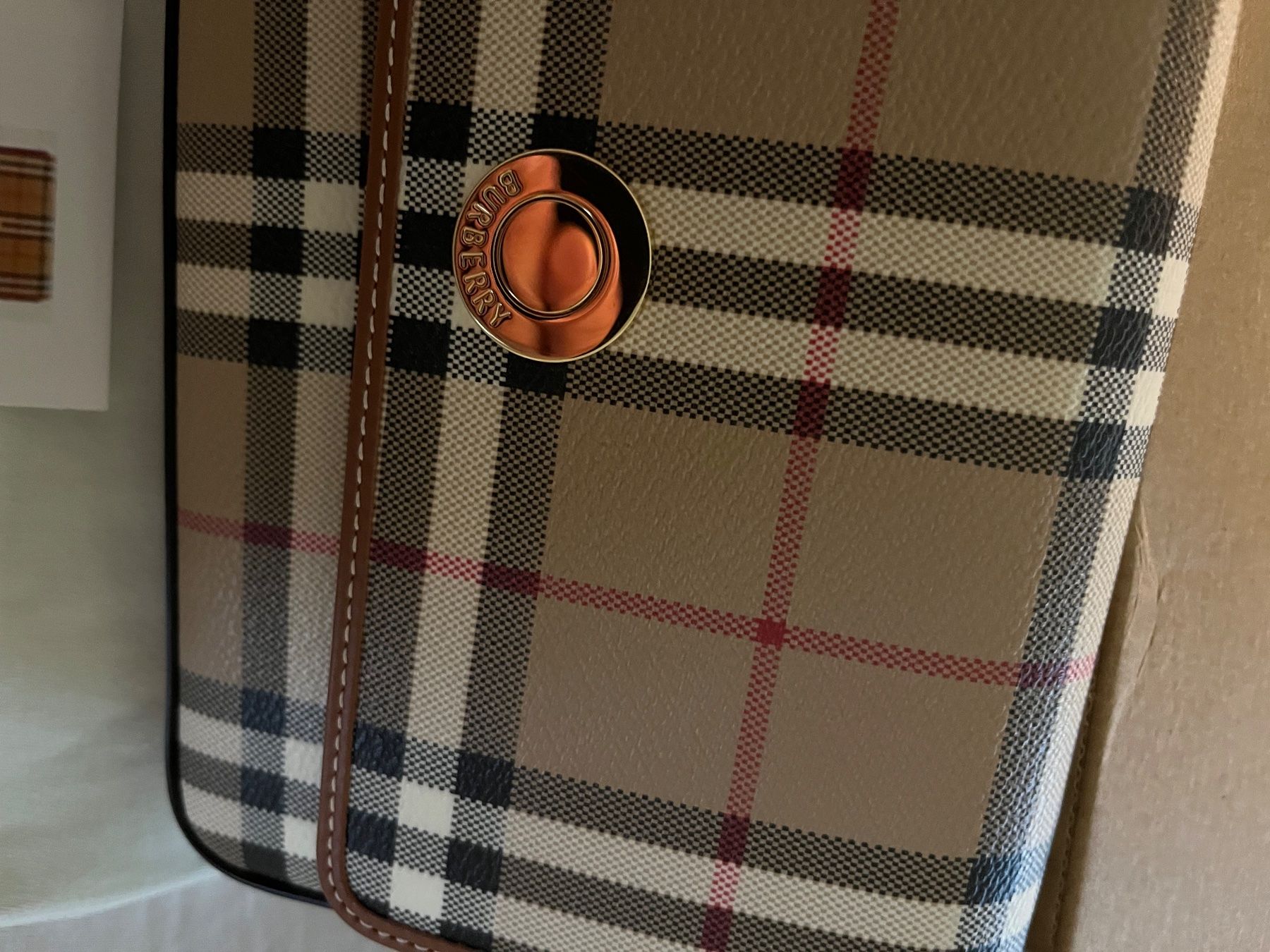 Burberry Taschen für Damen: Burberry Tasche – Neu und originalverpackt aus Metzerlen von DG71 5