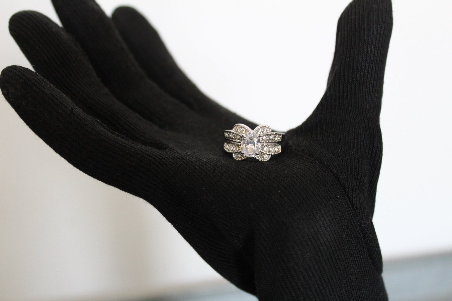 Anelli: Ring mit Strasssteine , Gr.53 - 16.9 – Usato da Locarno venduto da madame-tus-sauds