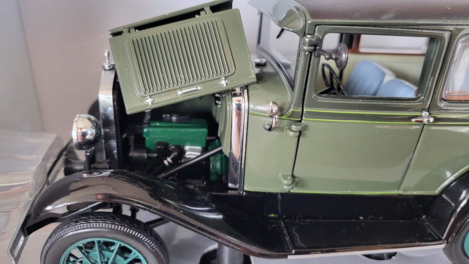 Modellini d'auto: Ford Model A 1931 1:18 Motor City Classics – Usato da Rothrist venduto da Juana5 4