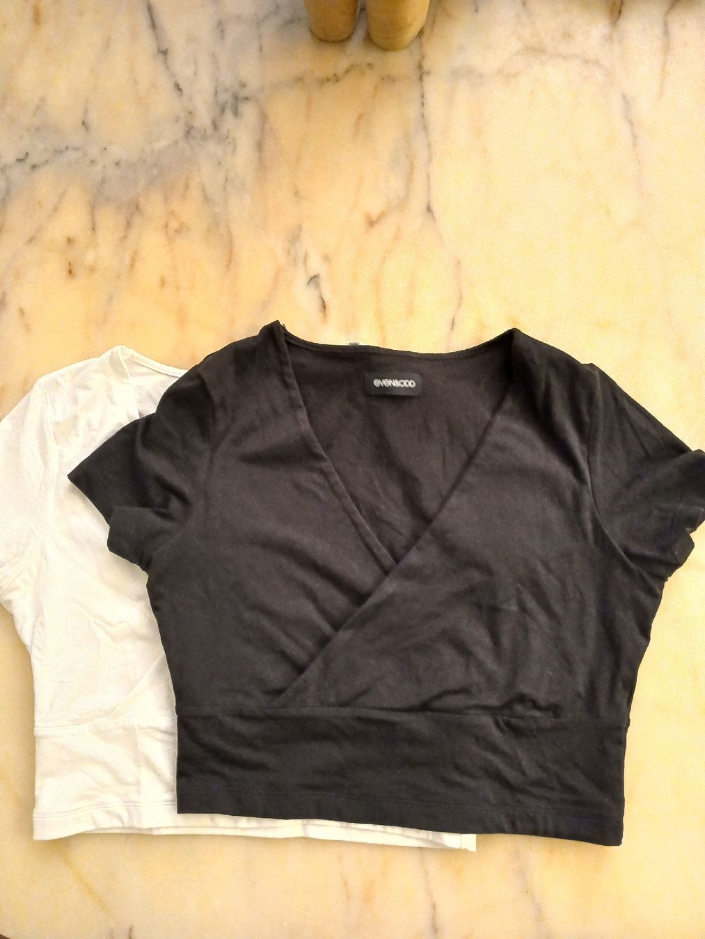 T-shirt: Shirt im 2Set M,schwarz,weiss – Nuovo (secondo la descrizione) da Solothurn venduto da Shanty.20