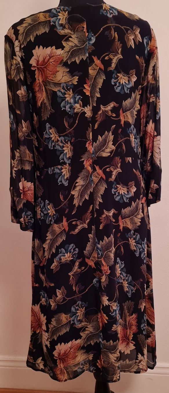 Nile Kleider: Nile Kleid Gr. M – Gebraucht aus Schaffhausen von 4spatzen 3