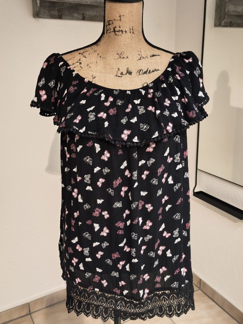C&A Camicette: Yessica Bluse mit Schmetterlingsmuster Gr.42 – Nuovo (secondo la descrizione) da Emmetten venduto da SecondhandSiska