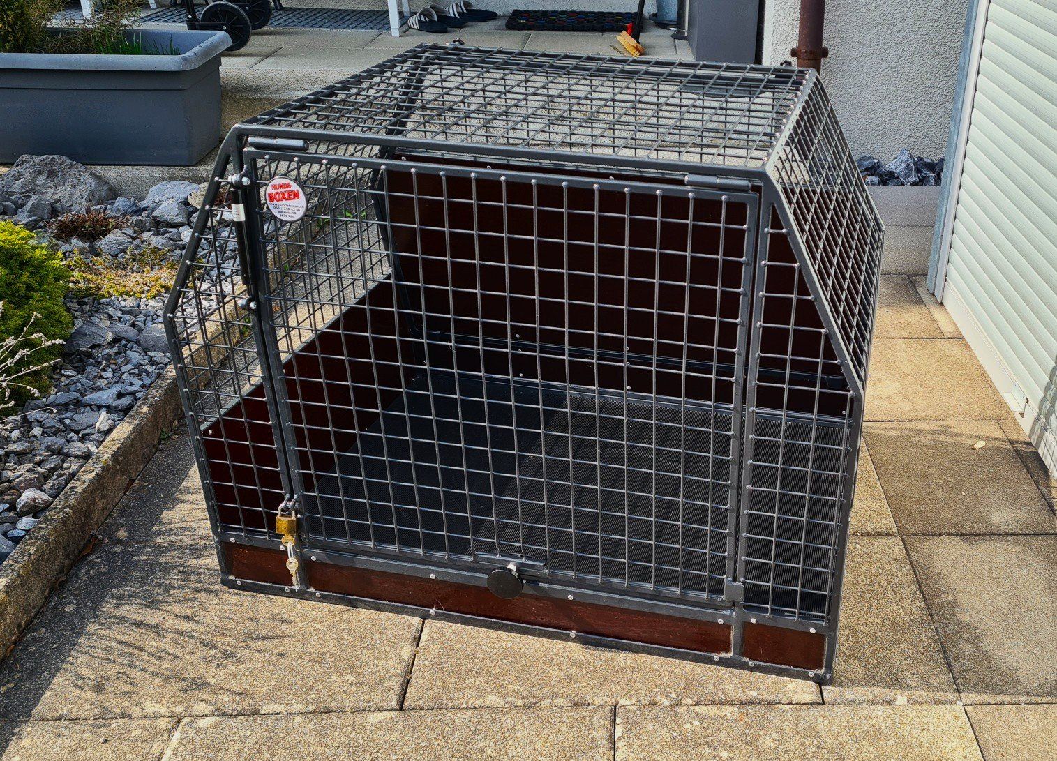 Käfige, Transport & Sicherheit: Hundebox sehr gepflegt – Gebraucht aus Saland von V-Tour 4
