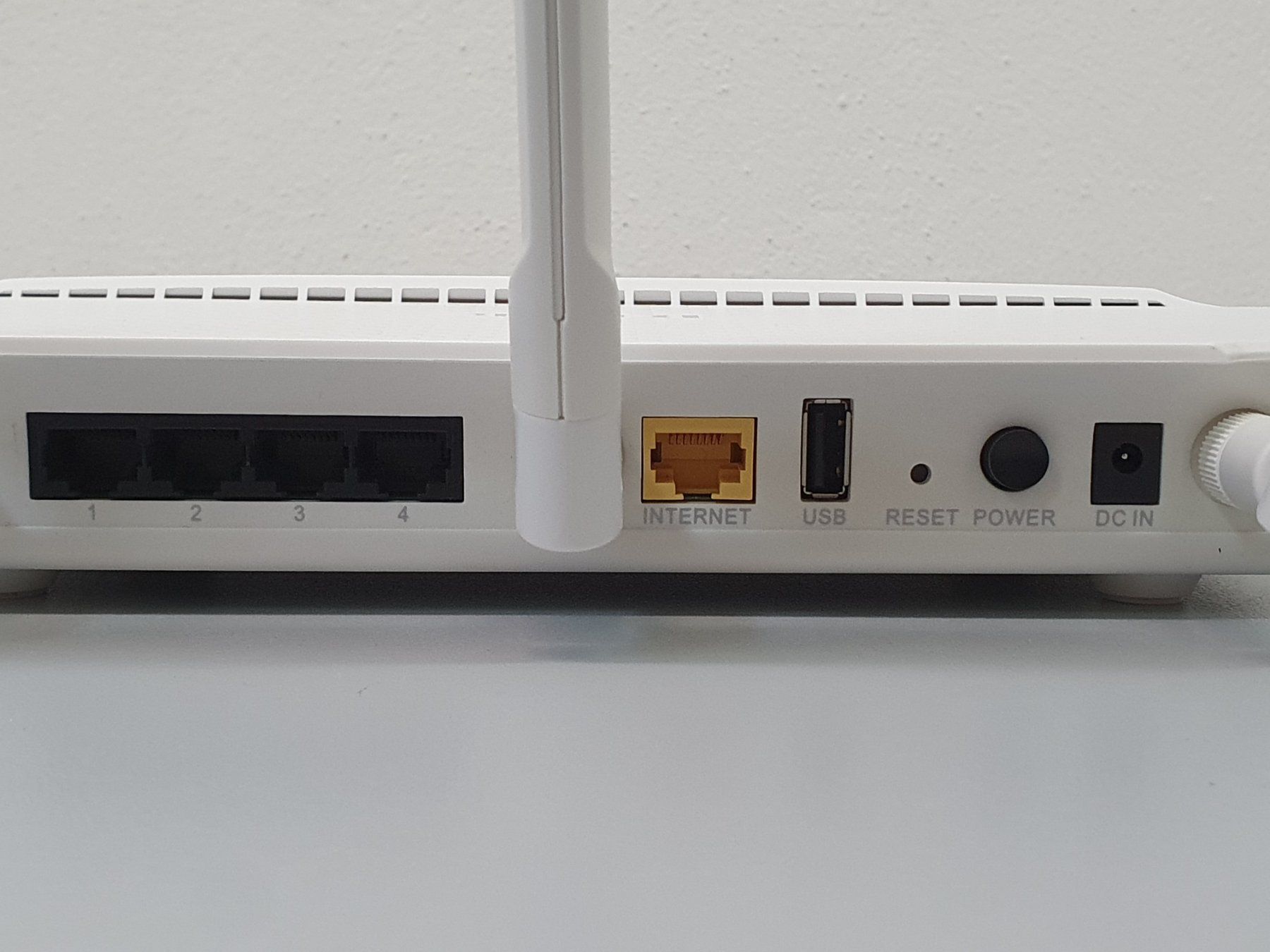 Dlink Modem & Router: D-Link DIR-880L AC WLAN Router – Usato da Hochdorf venduto da av-electronics 5
