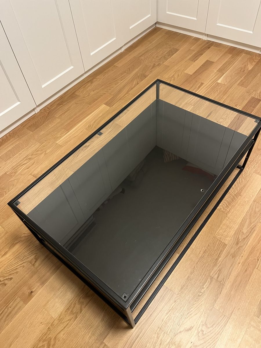 Pfister Tables: Sofa Tisch mit Glasplatte  – D'occasion à Basel par juliaannika