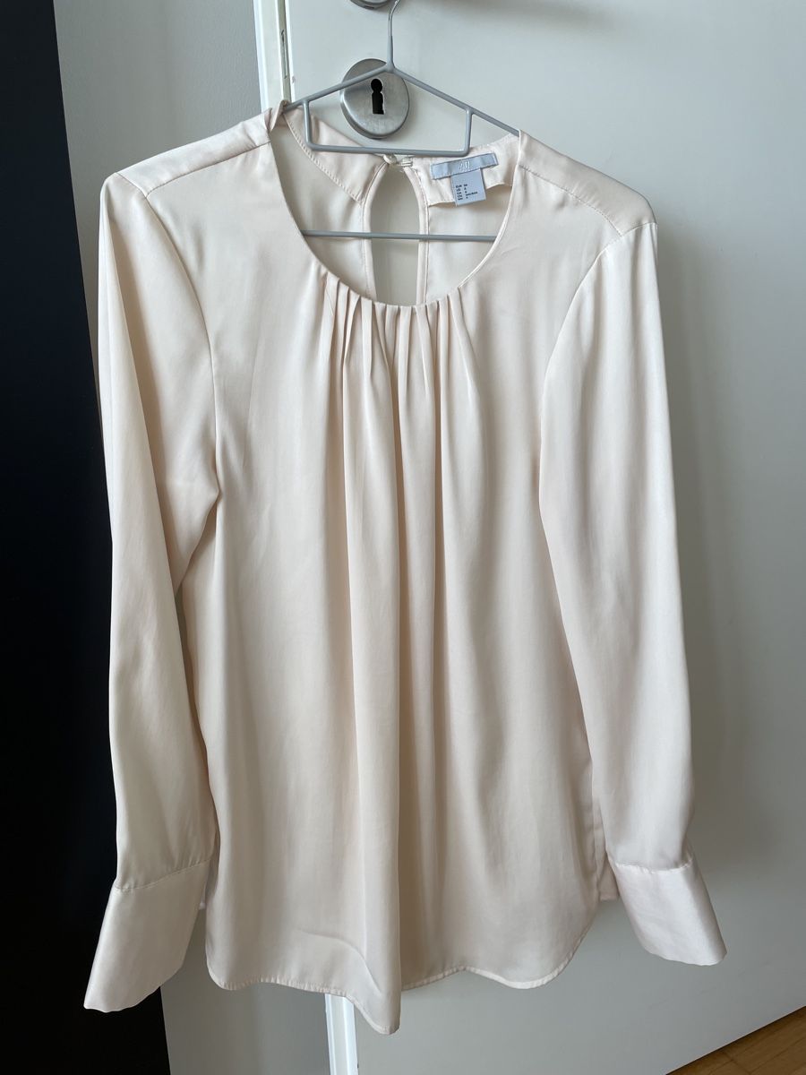 H&M Chemisiers: Blouse H&M cream m size 36 – D'occasion à Neuchatel par shi_9fzw
